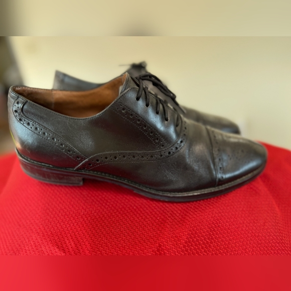 Men's Johnston and Murphy dress shoes - Picture 3 of 9